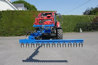 Taille haie sur tracteur de chez mary agri